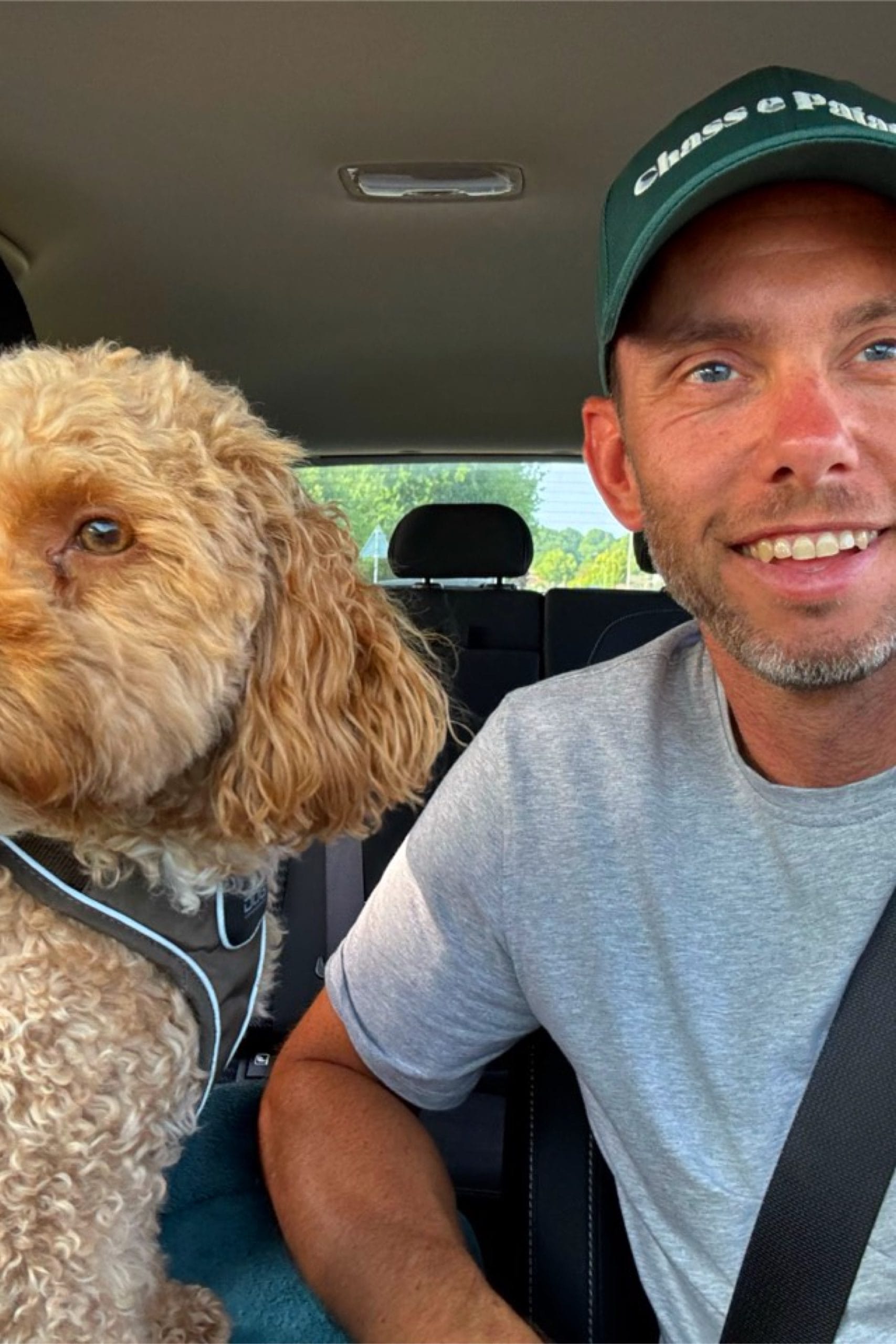 foto van hond James en eigenaar Marco